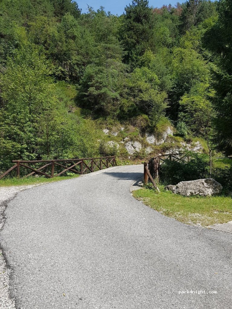 (25010) Tremosine - Unnamed Road — foto 3