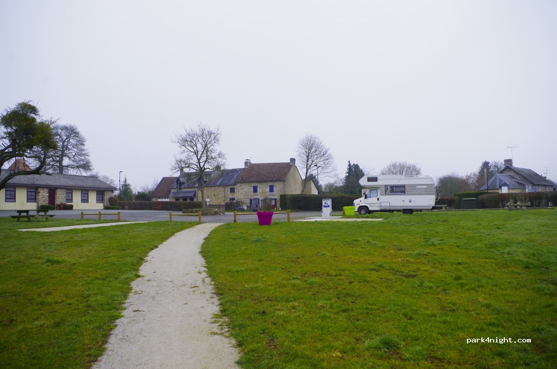 (61420) La Roche-Mabile - La Grande Ouche — foto