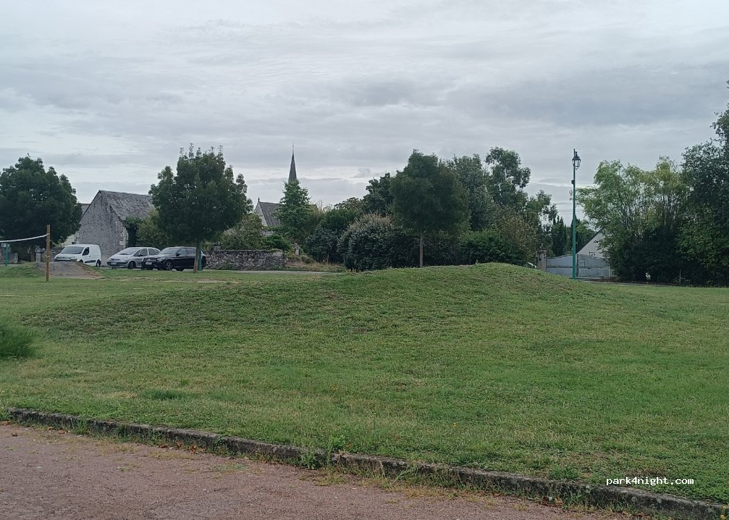 (37800) Sainte-Catherine-de-Fierbois - 11 Rue du Stade — foto 3