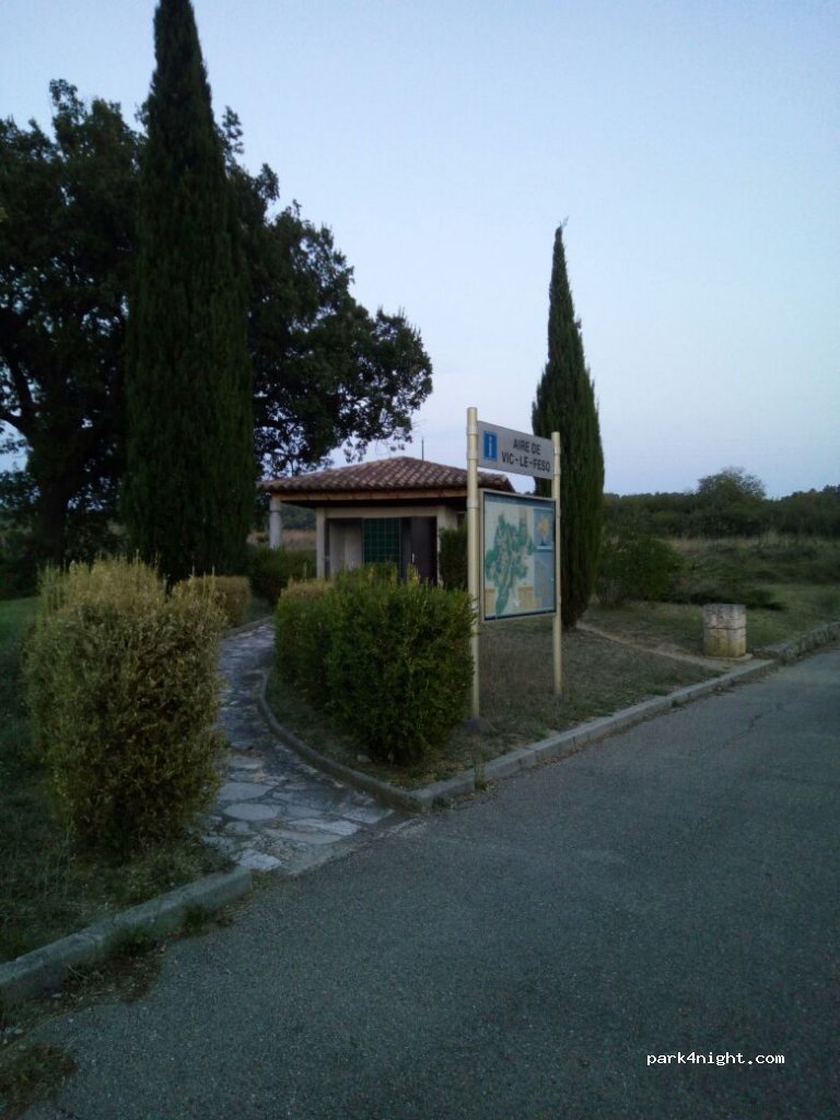 (30260) Vic-le-Fesq - Route de Crespian — foto 3
