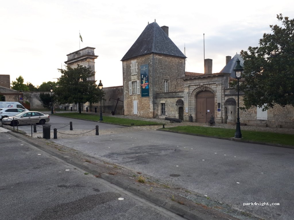 (17300) Rochefort - 5 Place de la Galissonnière — foto