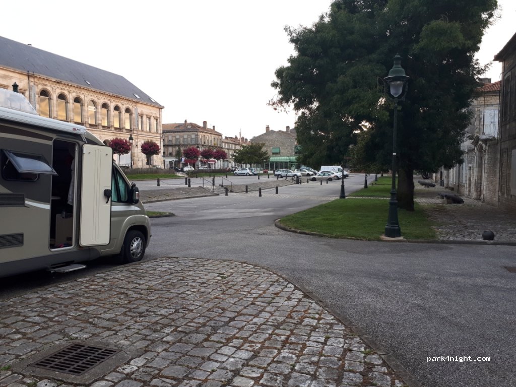(17300) Rochefort - 5 Place de la Galissonnière — foto 2