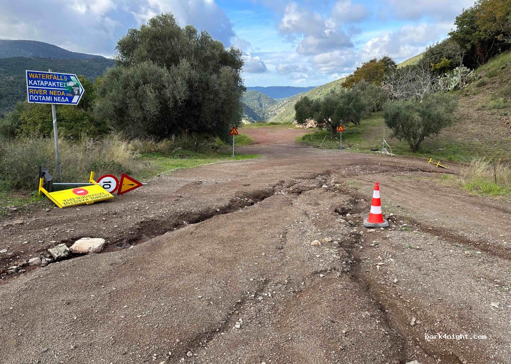 (240 03) Avlona - Unnamed Road — foto 4