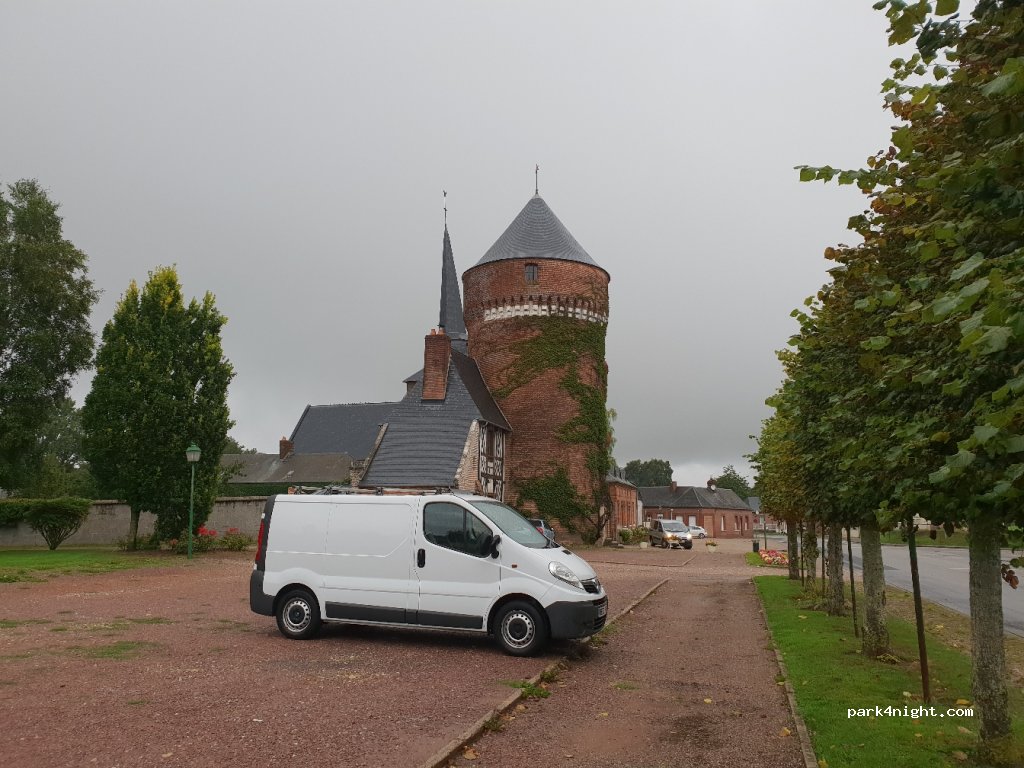 (76340) Saint-Léger-aux-Bois - Place de la Tour — foto 2