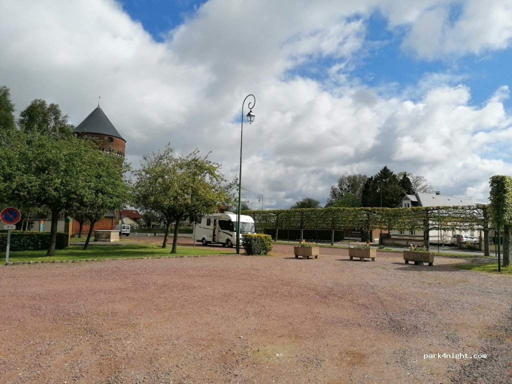 (76340) Saint-Léger-aux-Bois - Place de la Tour — foto 3