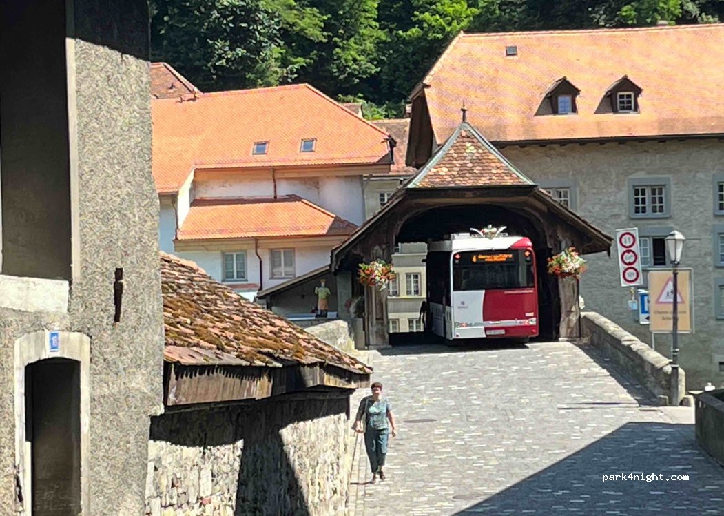 (1700) Fribourg - Chemin de la Patinoire — foto 3