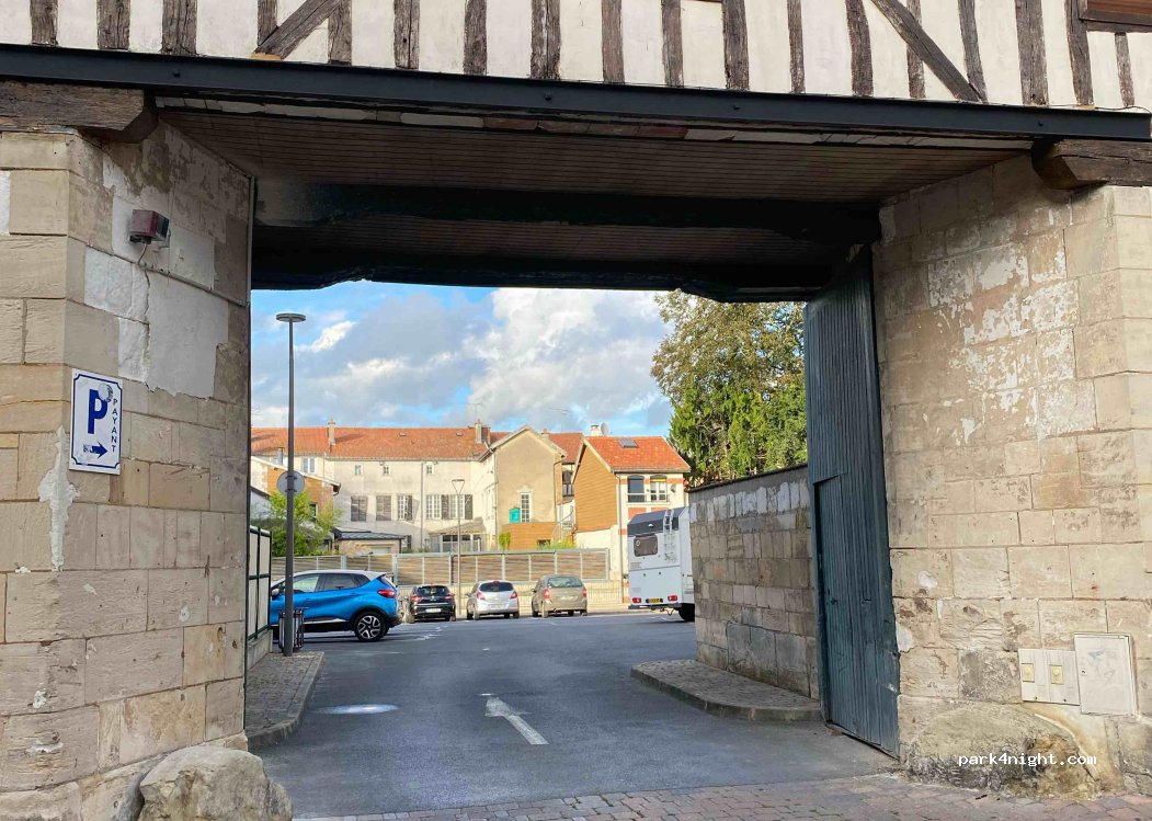 (51000) Châlons-en-Champagne - 2-6 Ruelle du Canal — foto 2