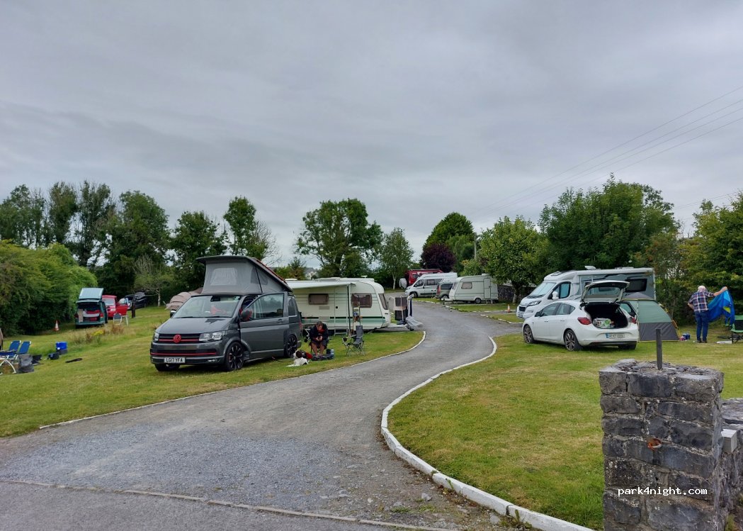 (V95ET35) Corofin - 2 Main Street — foto