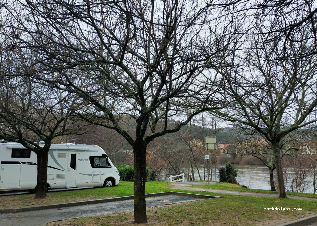 Aire de camping-cars Cahors — foto