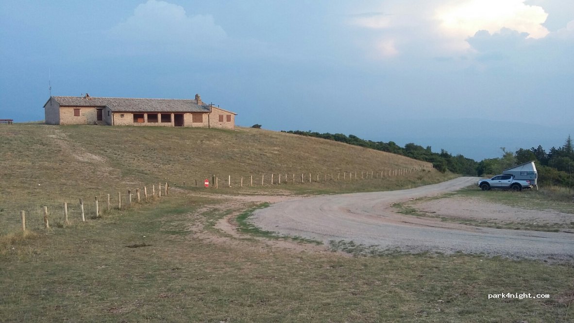 (06038) Spello - Strada Monte Subasio — foto