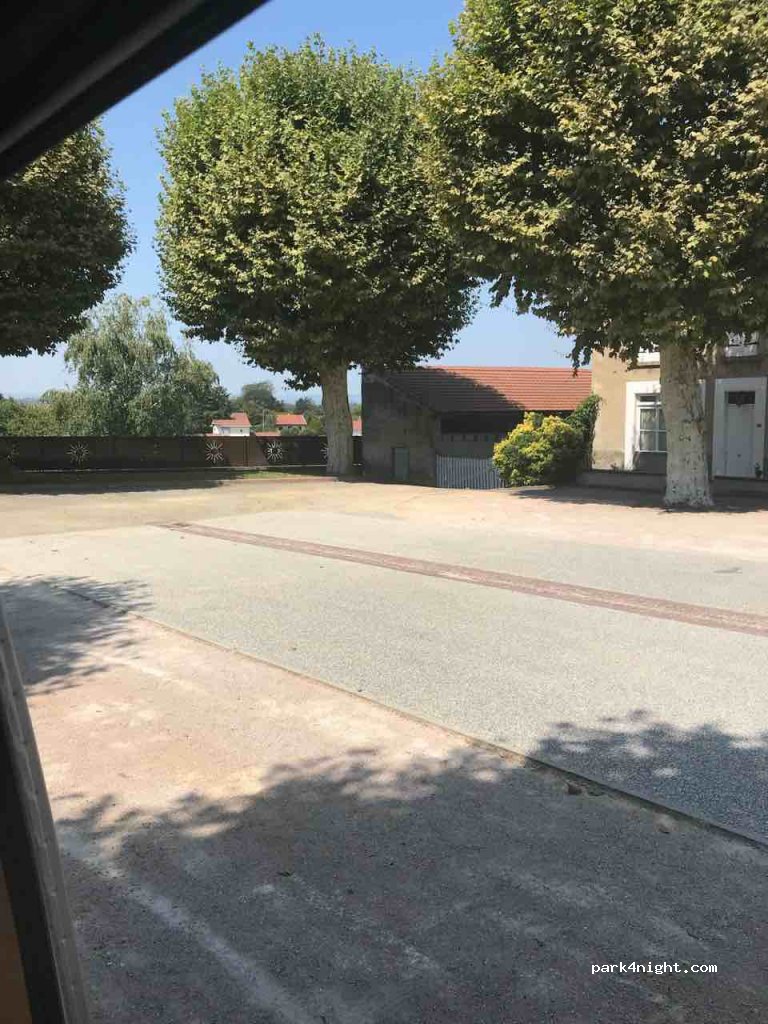 (69970) Marennes - 83 Place du Champ de Mars — foto 2