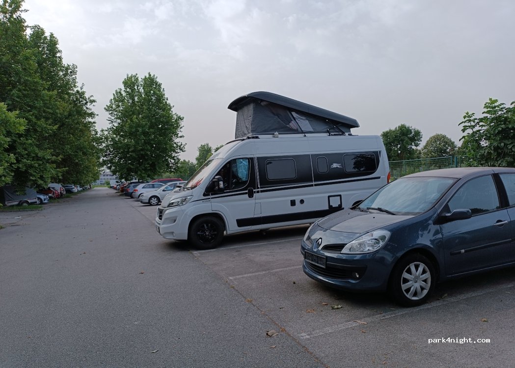 (10000) Zagreb - 49 Bartolići — foto 4
