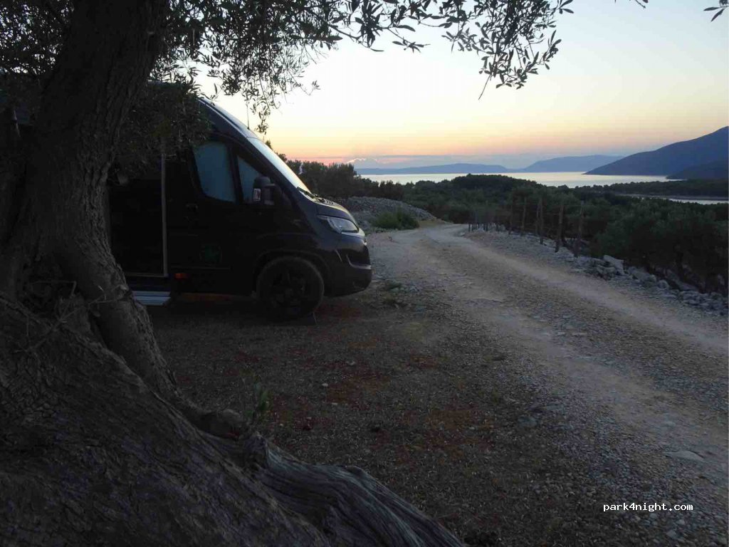 (51557) Cres - Lungo mare Svetog Mikule — foto