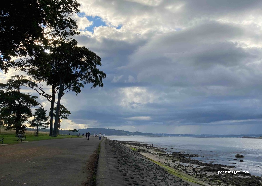 (EH4 5EP) Edinburgh - 46 Marine Drive — foto