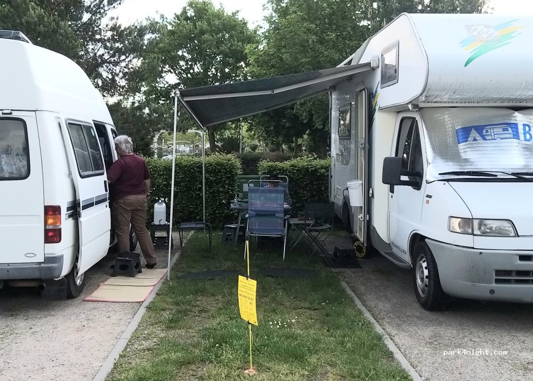 (79189) Bad Krozingen - 1 Wohnmobilplatz am Rebberg — foto 3