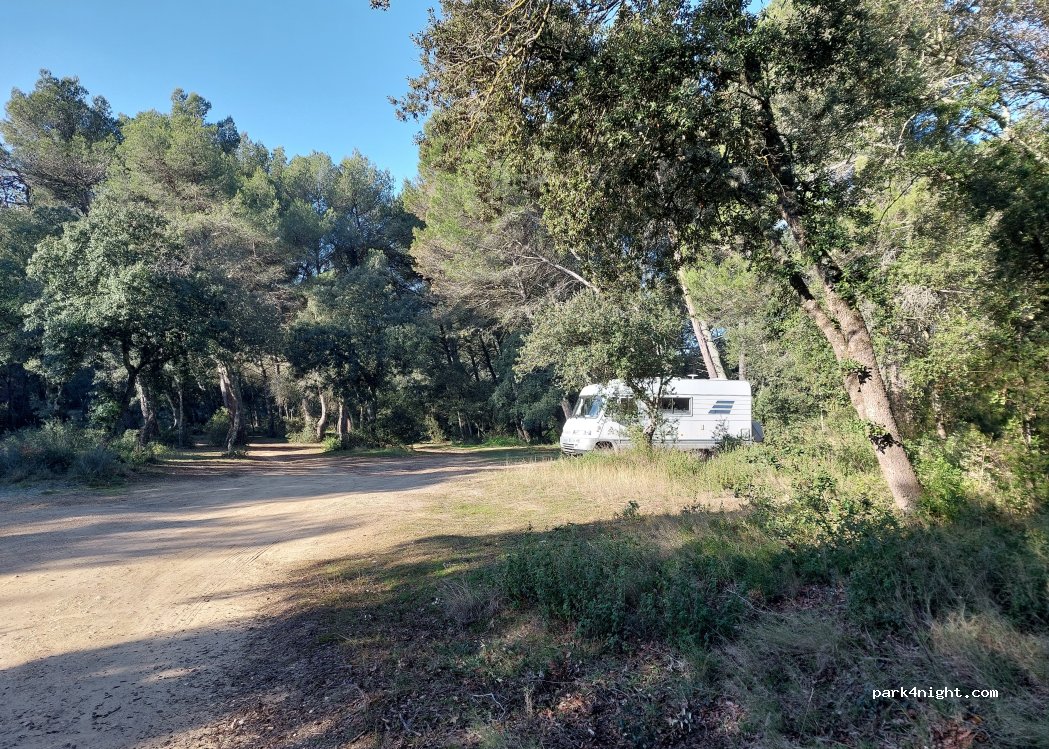 (13113) Lamanon - Unnamed Road — foto 4