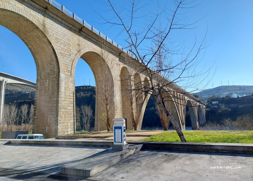 (5050) Peso da Régua - 134 Avenida da Galiza — foto 2