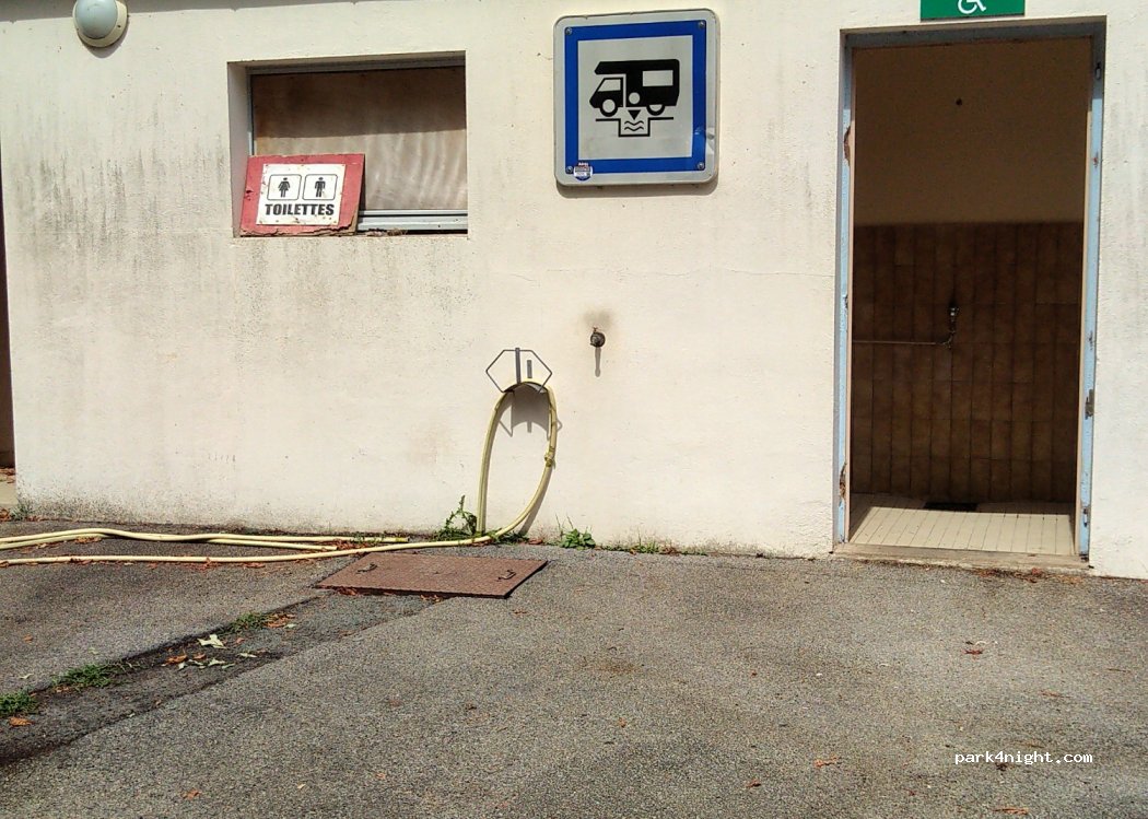 Aire de camping-car Celles-sur-Belle — foto 3