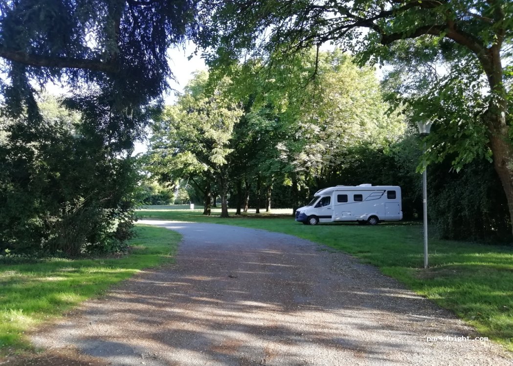Aire de camping-car Celles-sur-Belle — foto 4
