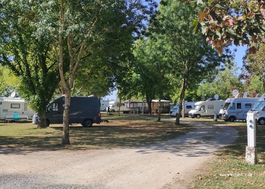 Camping de Mon Village (Aire Camping-Car Park) — foto 2