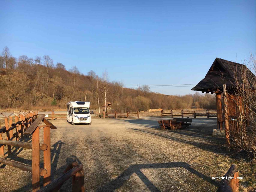 (38-713) Lutowiska - Unnamed Road — foto 2