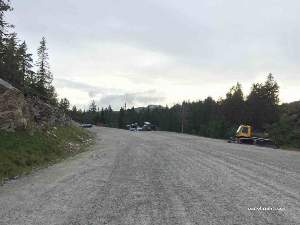 (3677)  - Unnamed Road — foto