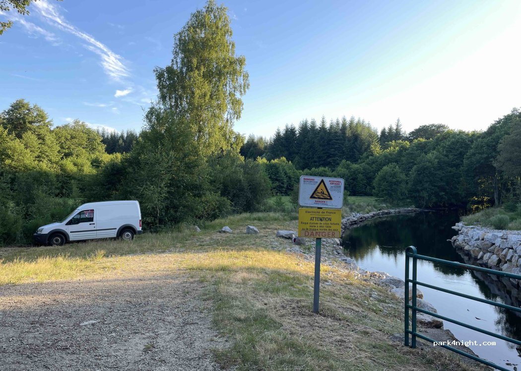 (15270) Champs-sur-Tarentaine-Marchal - Unnamed Road — foto 4