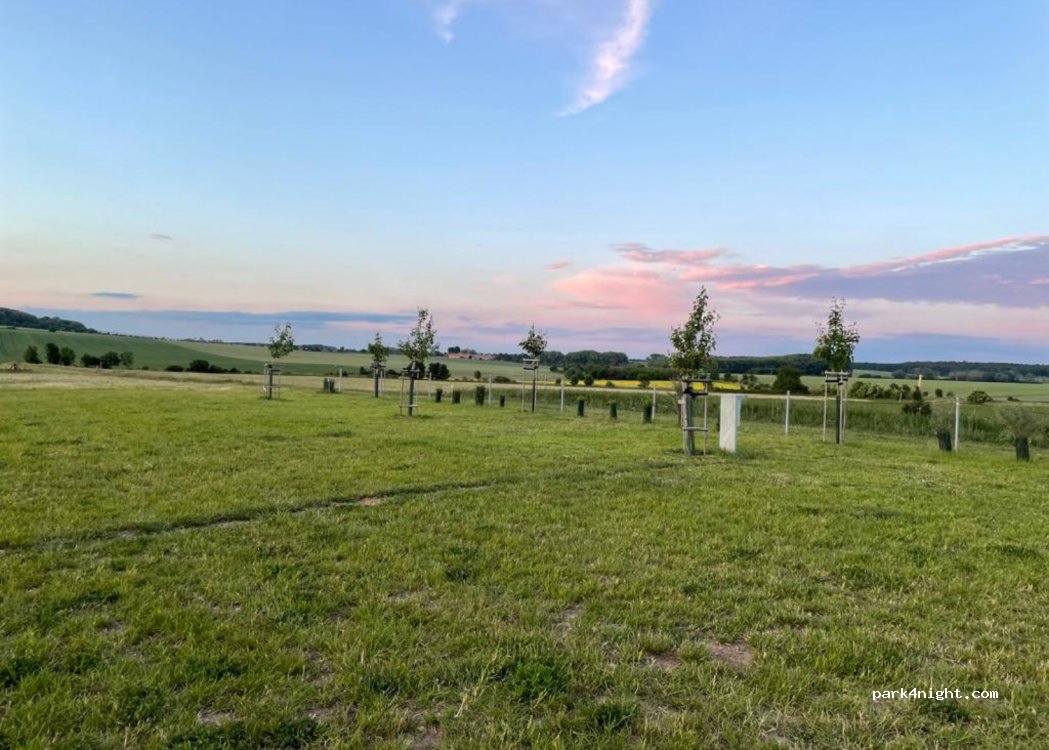 Stellplatz Říp, Mnetěš — foto