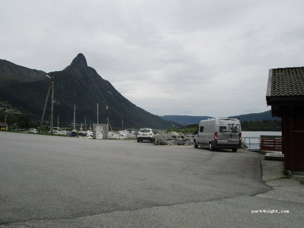 (6152) Ørsta - 45 Rjånesvegen — foto