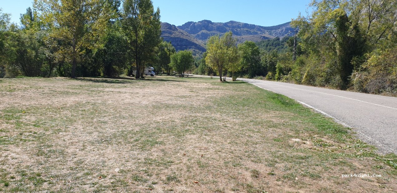 (24960) Crémenes - 5 Calle Carretera — foto 3