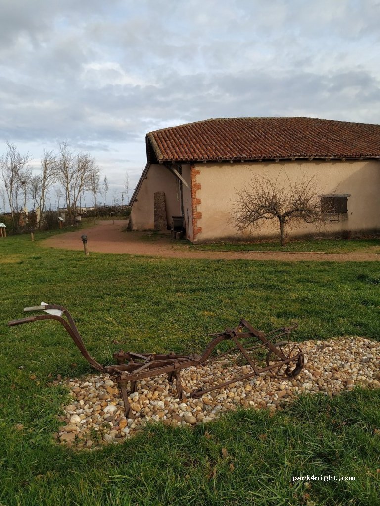 (42190) Saint-Hilaire-sous-Charlieu - Les Perches Sud — foto 2