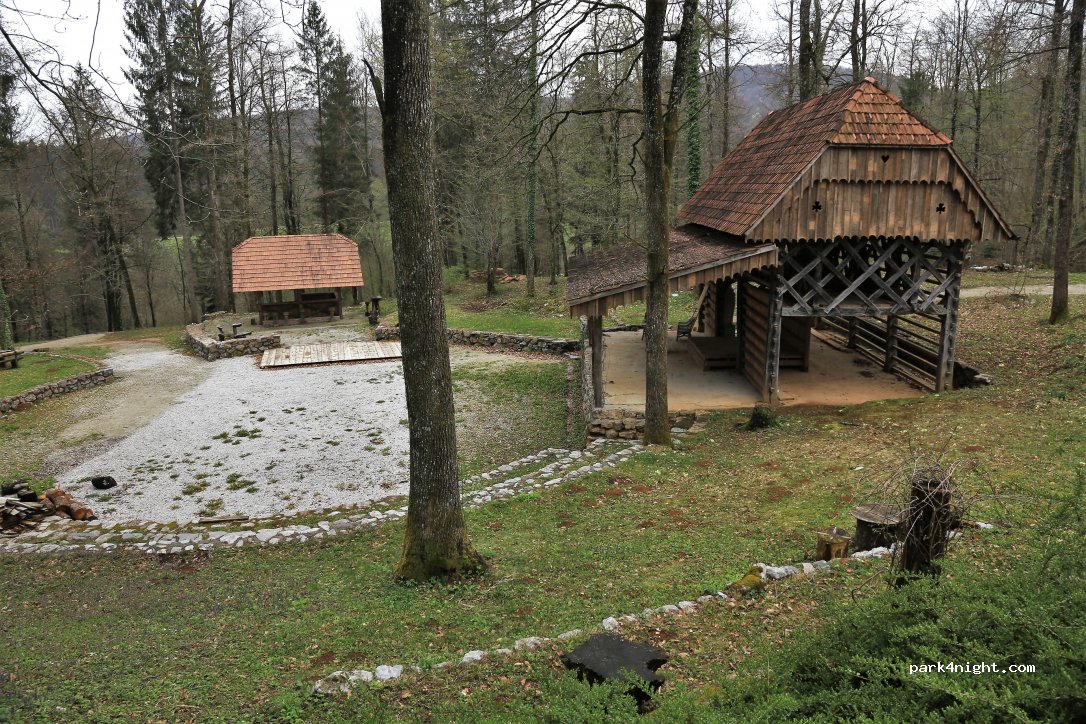 (1303) Zagradec - 44 216 — foto 3