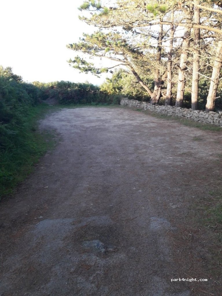 (29100) Poullan-sur-Mer - Unnamed Road — foto