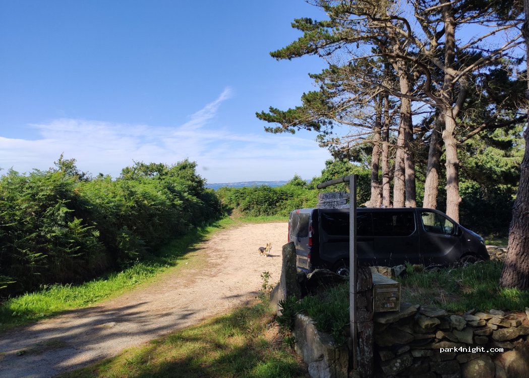 (29100) Poullan-sur-Mer - Unnamed Road — foto 3