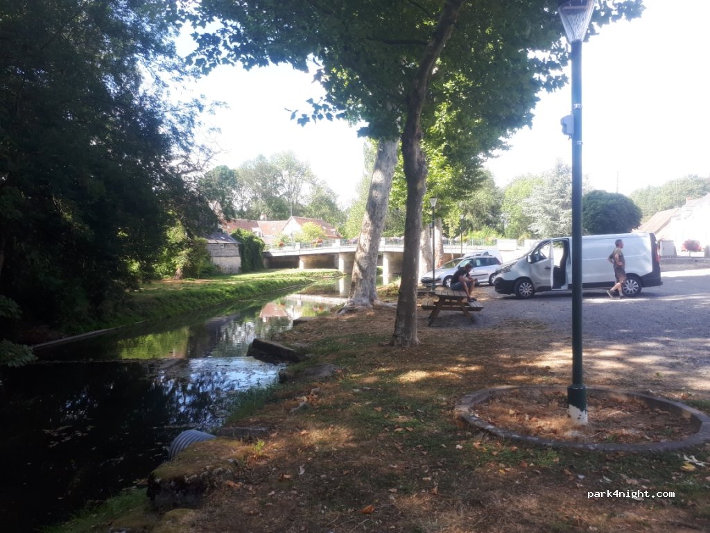 (37460) Loché-sur-Indrois - 2 Rue des Platanes — foto
