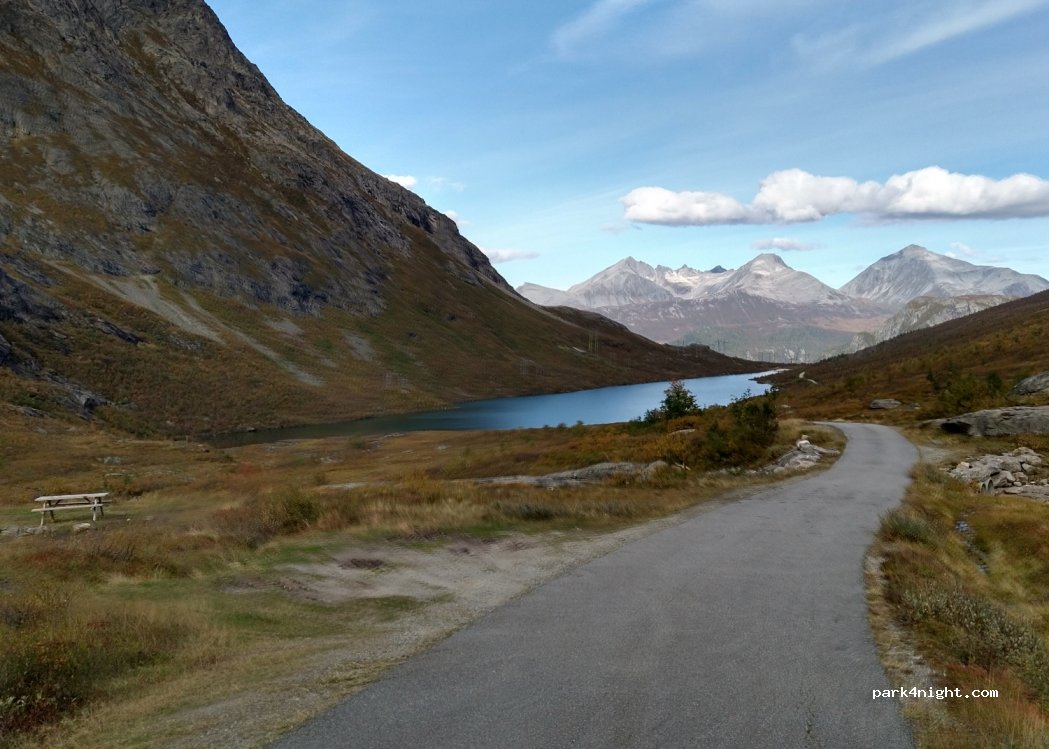 (6320) Isfjorden - Unnamed Road — foto