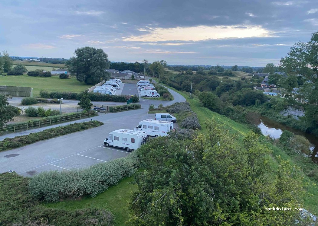 Aire De Camping-car Saint-Benoît-des-Ondes — foto 2