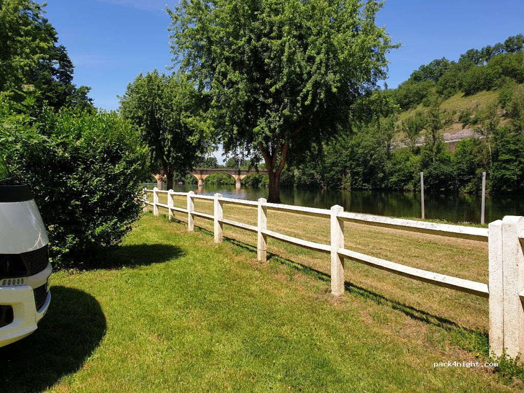 Camping*** Le Pont du Vicq En Périgord — foto 2