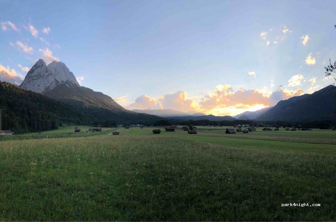 Parkplatz an der Alpspitzbahn — foto