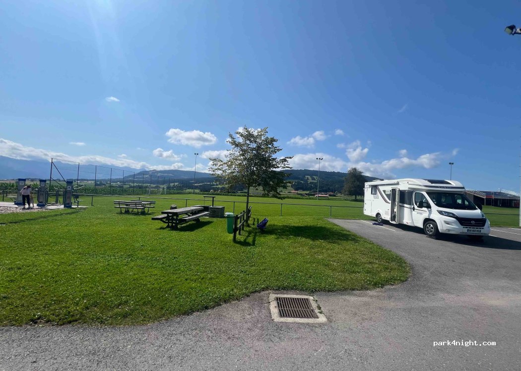 (1627) Vaulruz - Terrain de foot — foto 4