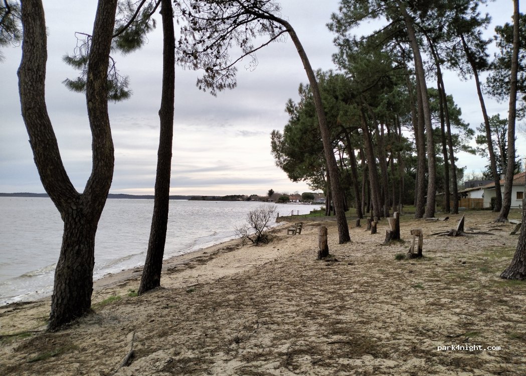 (33740) Arès - 2 Boulevard de l'Aérium — foto 3