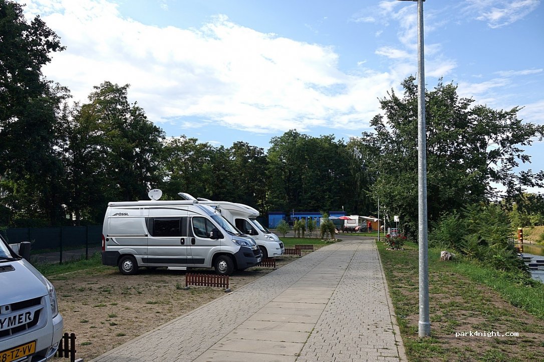 Wohnmobilstellplatz MARINA Winterhafen — foto
