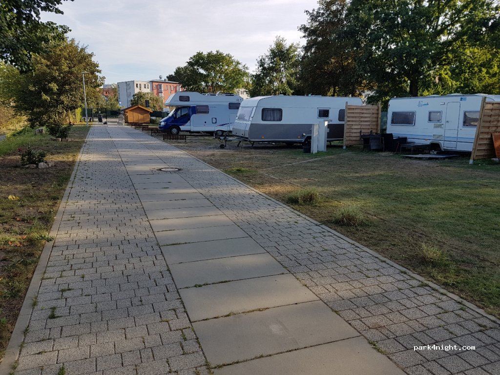 Wohnmobilstellplatz MARINA Winterhafen — foto 2
