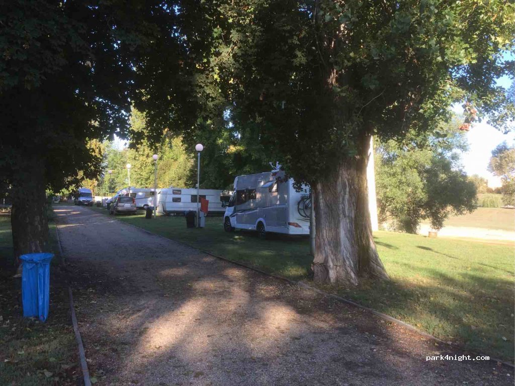 Camping and Youth Hostel — foto principale