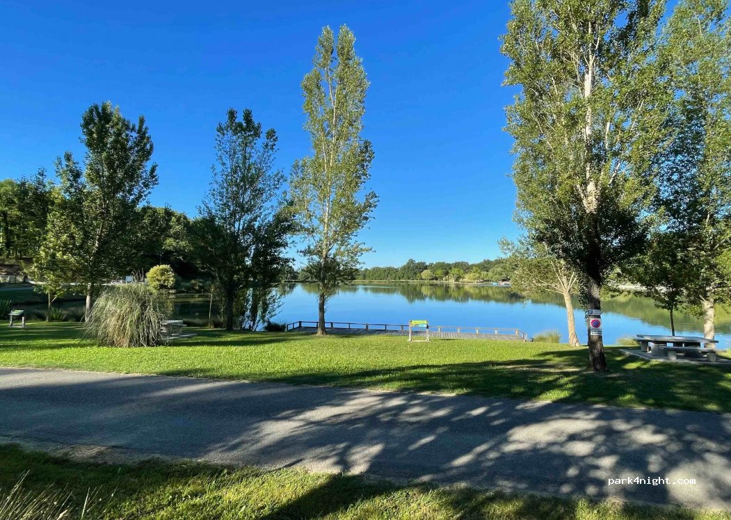 Camping du Lac de Parisot ** — foto 2