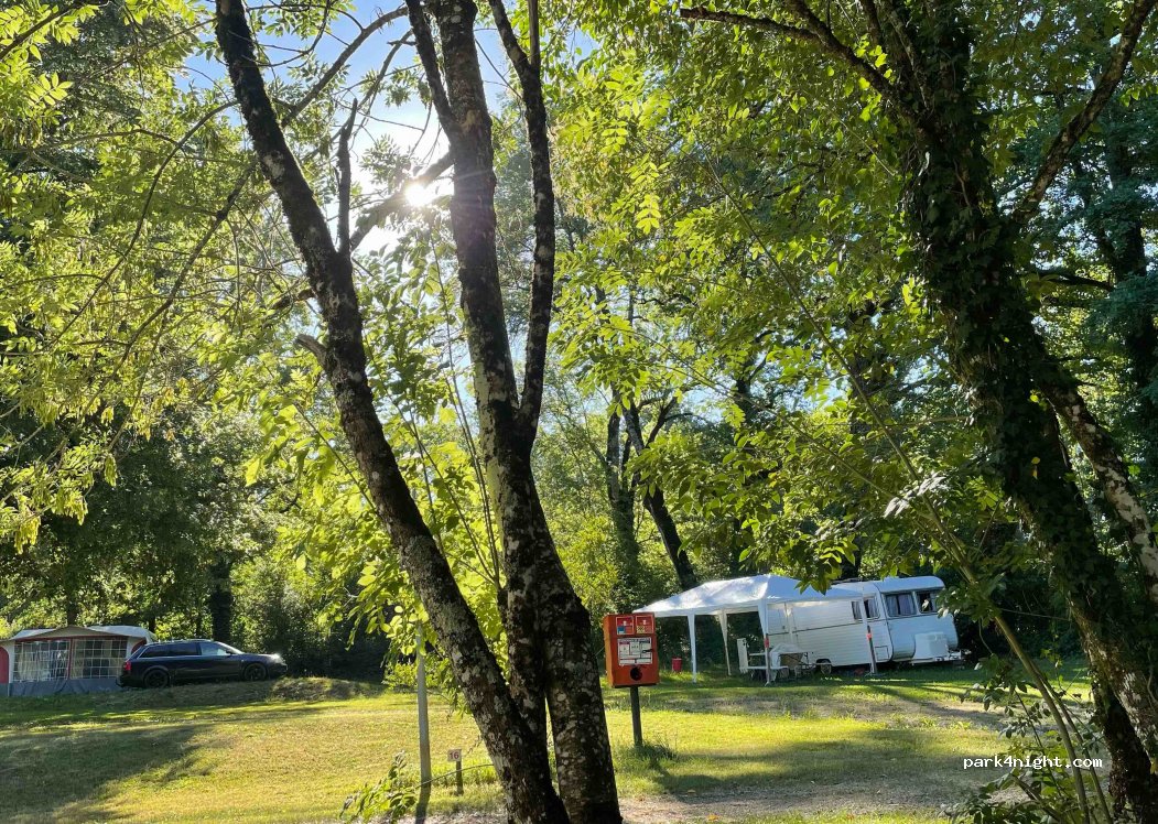 Camping du Lac de Parisot ** — foto 3