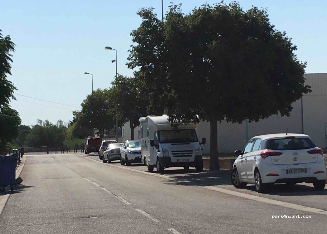 (30220) Aigues-Mortes - 206 Rue des Marchands — foto 2