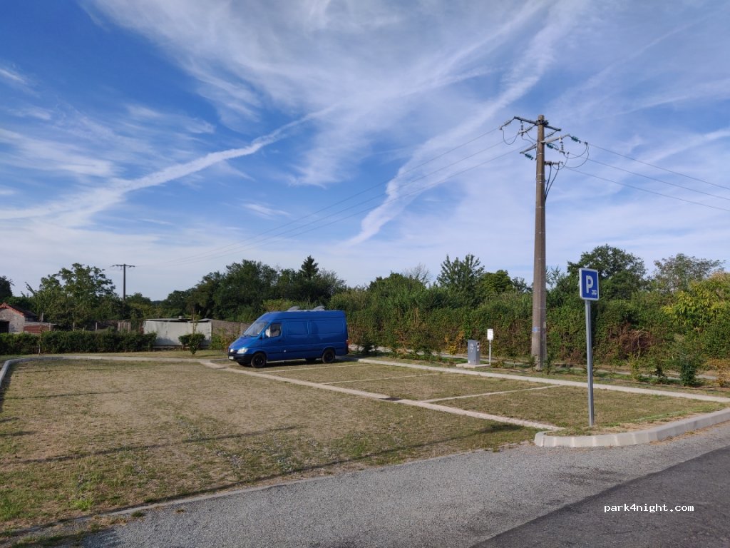 (87160) Arnac-la-Poste - 17 Place du Champ de Foire — foto 2
