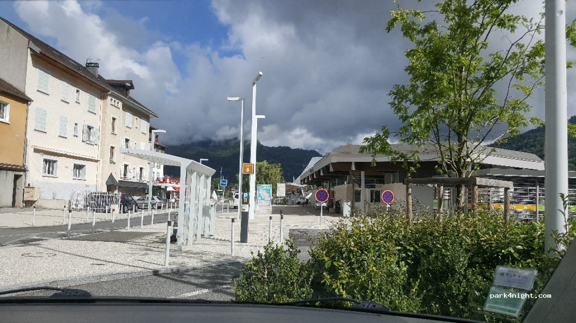 (74300) Cluses - 7 Place des Combattants en Afn — foto