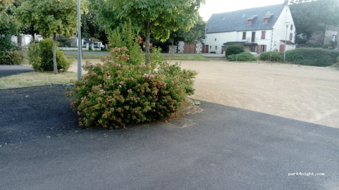 (63970) Saulzet-le-Froid - 3 D74 — foto